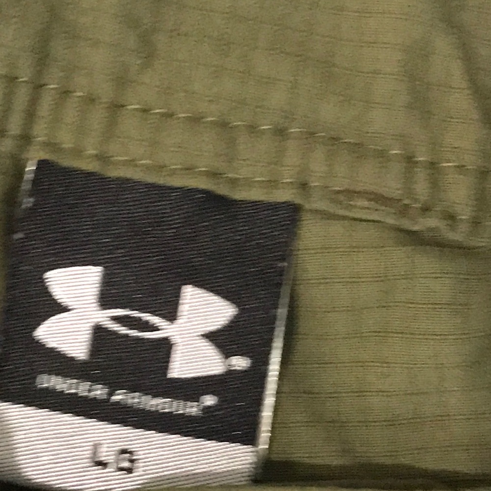Under Armour Cargo Shorts Mens Large Olive Green Vented Pockets - Picture 3 of 9